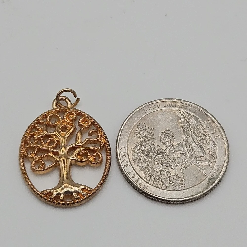 gold tone tree of life pendant